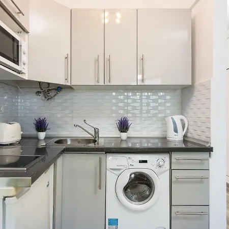 427 Beautiful Summerland Wi-fi Sat-tv Apartment